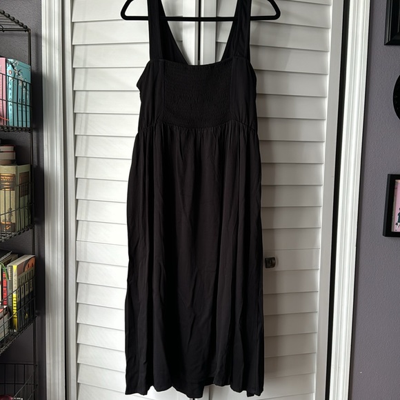 Raven V-Neck Sleeveless Chain Midi Dress - Picture 3 of 7